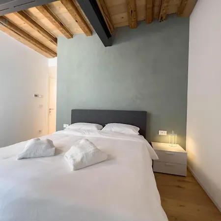 San Nicolo 14 Tirabora Short Rent Daire